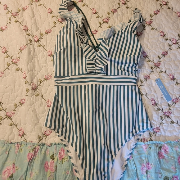 White and Green striped with neckline ruffle, one piece. - Picture 4 of 6